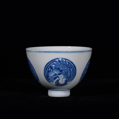 青花团鹤纹鸡心杯