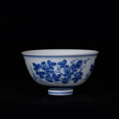 青花瑞果纹莲子杯