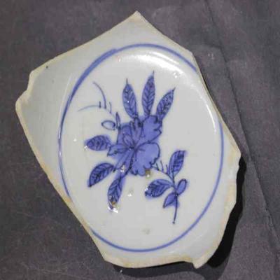 明.嘉靖青花折枝花纹碗瓷片