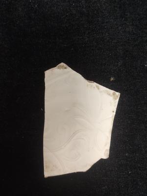 南宋定窑刻花瓷片