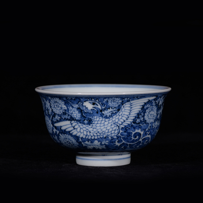 青花蓝底白花凤纹杯