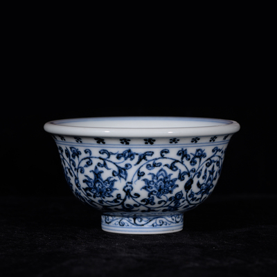 仿明永乐青花缠枝连纹压手杯