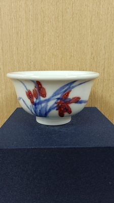 黄云鹏作品青花釉里红兰花纹杯