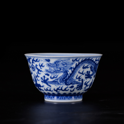 青花白底云龙纹茶碗