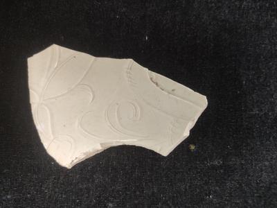 南宋定窑刻花瓷片