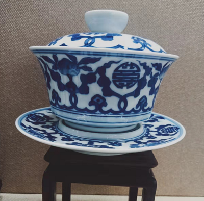 青花寿桃如意纹盖碗