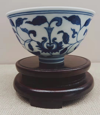 青花勾莲纹莲子杯